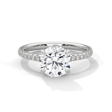 Round-Cut Diamond Engagement Ring with Pavé Setting – A Radiant Statement of Love